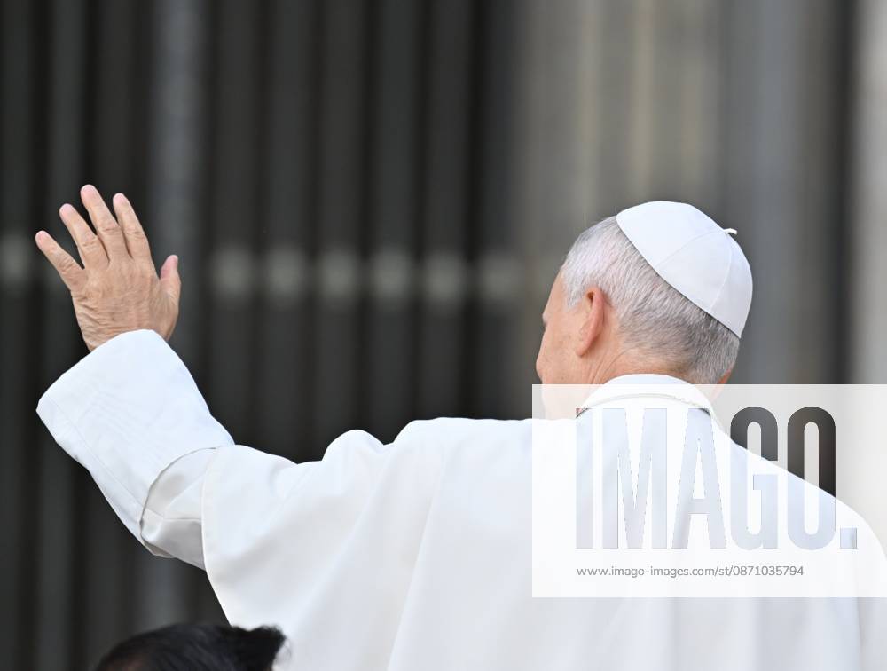 ITALY-WEEKLY-AUDIENCE-2026 10 28 Italy, Rome, Vatican City, October 28, 2026: Pope Leo XIV during his weekly general audience in St Peter s Square at the Vatican. Photo: Copyright Alessia Giuliani Catholipressphoto - NO BOOKS