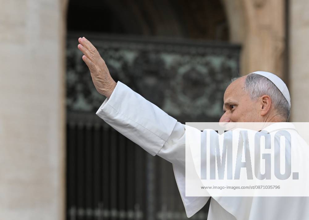 ITALY-WEEKLY-AUDIENCE-2026 10 28 Italy, Rome, Vatican City, October 28, 2026: Pope Leo XIV during his weekly general audience in St Peter s Square at the Vatican. Photo: Copyright Alessia Giuliani Catholipressphoto - NO BOOKS