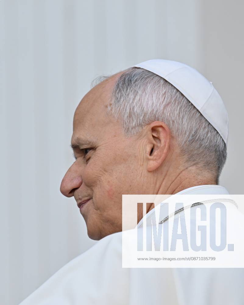 ITALY-WEEKLY-AUDIENCE-2026 10 28 Italy, Rome, Vatican City, October 28, 2026: Pope Leo XIV during his weekly general audience in St Peter s Square at the Vatican. Photo: Copyright Alessia Giuliani Catholipressphoto - NO BOOKS