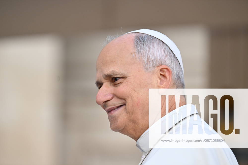 ITALY-WEEKLY-AUDIENCE-2026 10 28 Italy, Rome, Vatican City, October 28, 2026: Pope Leo XIV during his weekly general audience in St Peter s Square at the Vatican. Photo: Copyright Alessia Giuliani Catholipressphoto - NO BOOKS