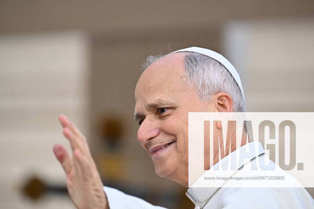 ITALY-WEEKLY-AUDIENCE-2026 10 28 Italy, Rome, Vatican City, October 28, 2026: Pope Leo XIV during his weekly general audience in St Peter s Square at the Vatican. Photo: Copyright Alessia Giuliani Catholipressphoto - NO BOOKS