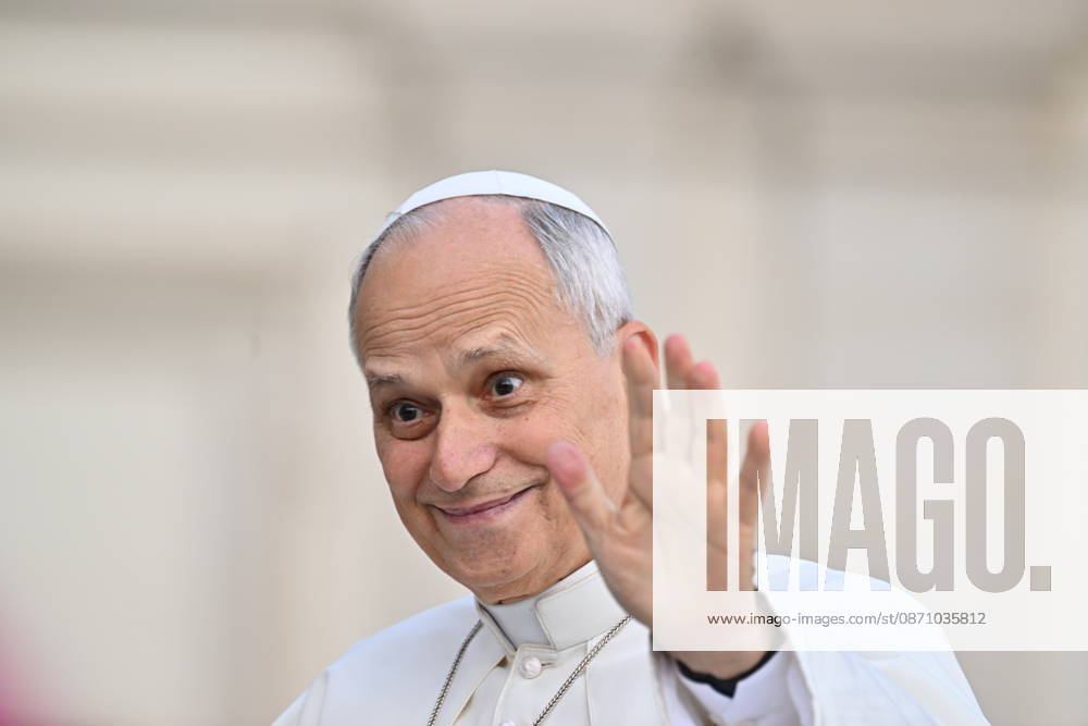 ITALY-WEEKLY-AUDIENCE-2026 10 28 Italy, Rome, Vatican City, October 28, 2026: Pope Leo XIV during his weekly general audience in St Peter s Square at the Vatican. Photo: Copyright Alessia Giuliani Catholipressphoto - NO BOOKS