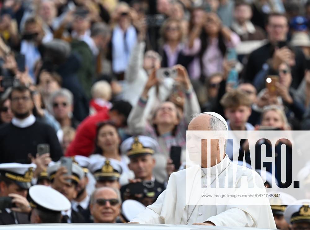 ITALY-WEEKLY-AUDIENCE-2026 10 28 Italy, Rome, Vatican City, October 28, 2026: Pope Leo XIV during his weekly general audience in St Peter s Square at the Vatican. Photo: Copyright Alessia Giuliani Catholipressphoto - NO BOOKS