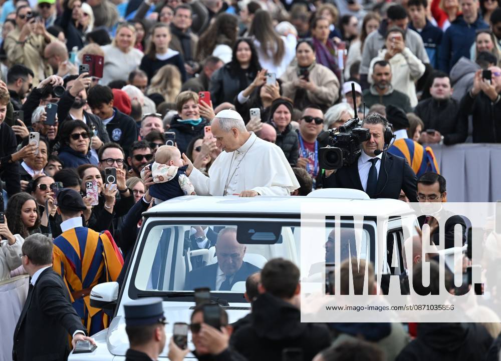 ITALY-WEEKLY-AUDIENCE-2026 10 28 Italy, Rome, Vatican City, October 28, 2026: Pope Leo XIV during his weekly general audience in St Peter s Square at the Vatican. Photo: Copyright Alessia Giuliani Catholipressphoto - NO BOOKS