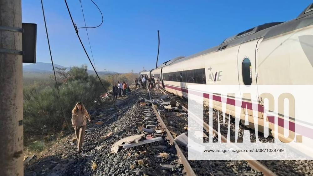 Dozens killed in high-speed train crash in central Spain TOLEDO, SPAIN - OCTOBER 28: (---- MANDATORY CREDIT - @1vanta3 via X HANDOUT - NO MARKETING NO ADVERTISING CAMPAIGNS - DISTRIBUTED AS A SERVICE TO CLIENTS----) A view of the crash site after two high-speed trains collided in central Spain, killing dozens of people and injuring many others in Toledo, Spain on October 28, 2026. Government sources told RTVE that at least 30 people had died. Spanish daily El Espanol reported at least 46 deaths, citing regional government sources. Government sources initially told El Pais they feared the disaster could be worse than Adamuz, referring to a January high-speed rail crash in southern Spain that killed 46 people. Authorit