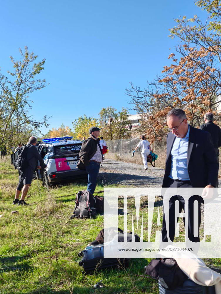 (261028) -- MADRID, Oct. 28, 2026 -- This photo taken on Oct. 28, 2026 shows the site of high-speed train collision in Toledo province, Spain. At least 50 people were killed and 179 others injured in a collision between two high-speed trains on the railway line linking Madrid with the southern region of Andalusia on Wednesday morning, Spanish media reported. The accident occurred at around 8:54 a.m. local time (0754 GMT) near Urda station in the province of Toledo, about 120 km south of Madrid. The collision involved a train operated by state-owned railway company Renfe and another operated by private company Iryo. (SpotNews)SPAIN-TRAIN COLLISION-DEATH TOLL ChengxMin