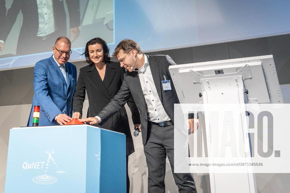Dorothee Bär, Federal Minister of Research; Andreas Tünnermann, Fraunhofer IOF, spoke