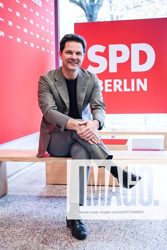 SPD Lead Candidate Steffen Krach ** ** **SPD Lead Candidate Steffen Krach r, photographed on October 28, 2026, in Berlin Berlin Berlin Berlin Copyright MaurizioxGambarini