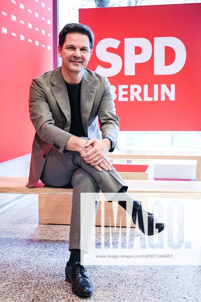 SPD Lead Candidate Steffen Krach ** ** **SPD Lead Candidate Steffen Krach r, photographed on October 28, 2026, in Berlin Berlin Berlin Berlin Copyright MaurizioxGambarini