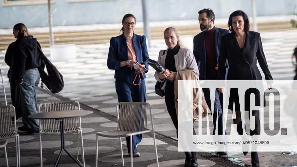 Dorothee Bär, Federal Minister for Research, Technology, and Space (on the right in the photo), walks from her ministry to the Futurium, which is located directly on the neighboring property. Conclusion and presentation of the QuNET initiative, a quantum communications network connecting Bavaria, Thuringia, and Berlin, Berlin, Germany, Futurium