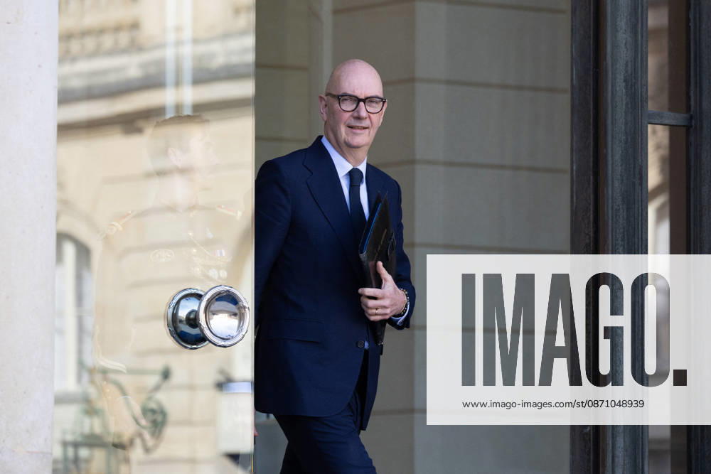 Cabinet meeting at the Elysee Palace - Paris French Minister of the Economy, Finance and Industrial, Energy and Digital Sovereignty Roland Lescure leaves after attending the weekly cabinet meeting at the Elysee Palace in Paris on October 28, 2026. Photo by Raphael Lafargue ABACAPRESS.COM Paris France
