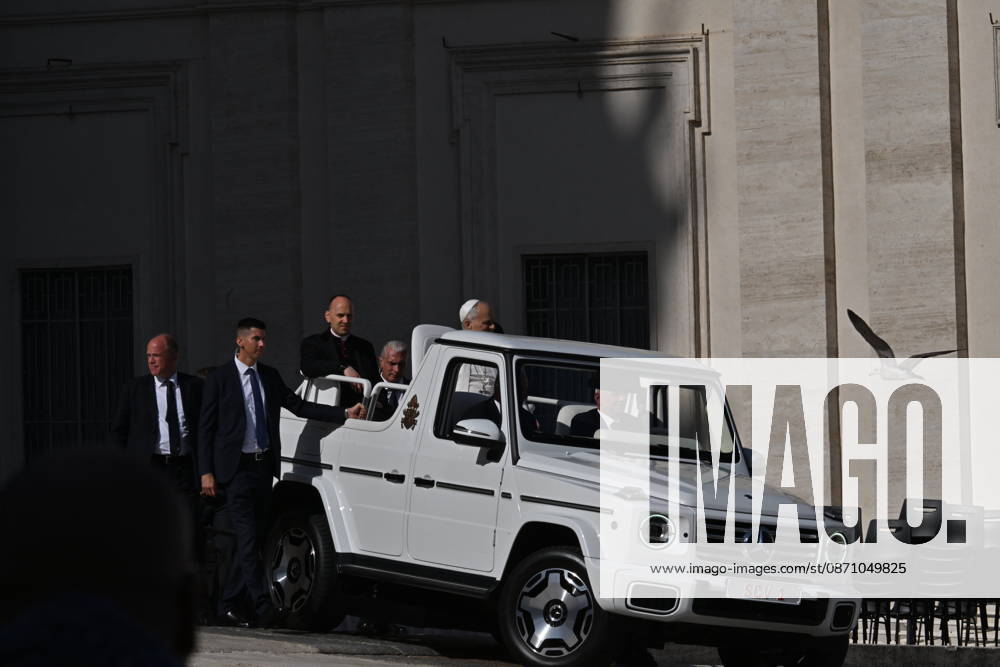 IPA90277403 - Italy, Rome, Vatican City, October 28, 2026: Pope Leo XIV during his weekly general audience in St. Peter s Square at the Vatican. Photo: Copyright Alessia Giuliani Catholipressphoto