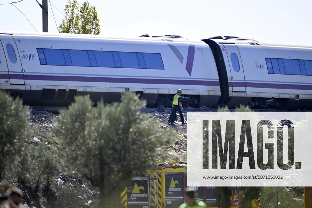 Death toll in Spain high-speed train collision climbs to 46 TOLEDO, SPAIN - OCTOBER 28: Emergency teams work at the scene of a collision involving two high-speed trains near Urda station in Toledo province, Spain, on October 28, 2026. The death toll has risen to 46, according to Spanish media reports. Preliminary information suggests that a Renfe AVE train struck the rear of a stationary Iryo train, causing two carriages to derail and fall down an embankment. Emergency crews continue rescue and response operations as authorities investigate the cause of the collision. Burak Akbulut Anadolu Toledo Spain. Editorial use only. Please get in touch for any other usage.