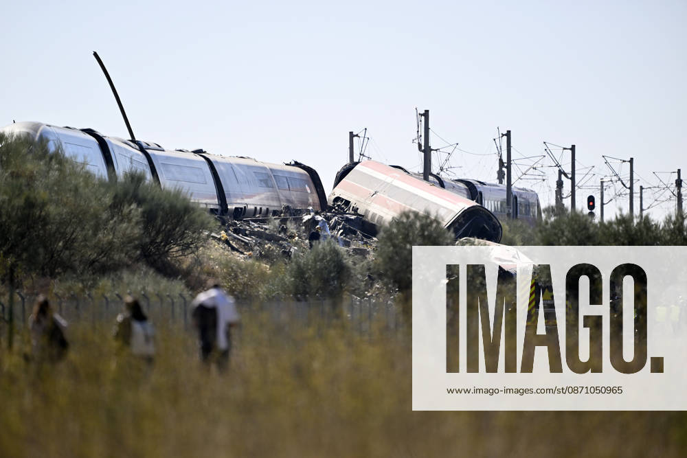 Death toll in Spain high-speed train collision climbs to 46 TOLEDO, SPAIN - OCTOBER 28: Emergency teams work at the scene of a collision involving two high-speed trains near Urda station in Toledo province, Spain, on October 28, 2026. The death toll has risen to 46, according to Spanish media reports. Preliminary information suggests that a Renfe AVE train struck the rear of a stationary Iryo train, causing two carriages to derail and fall down an embankment. Emergency crews continue rescue and response operations as authorities investigate the cause of the collision. Burak Akbulut Anadolu Toledo Spain. Editorial use only. Please get in touch for any other usage.