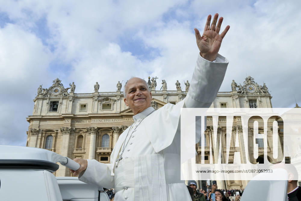 ITALY - REL - POPE LEO XIV PRESIDES OVER THE WEEKLY GENERAL AUDIENCE IN ST. PETER S SQUARE VATICAN CITY October 28, 2026 Italy, Rome, Vatican Italy, October 28, 2026: Pope Leo XIV during his weekly general audience in St Peter s Square at the Vatican. - NO BOOKS