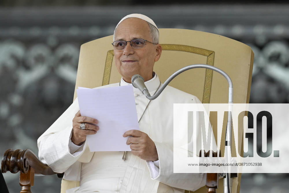 ITALY - REL - POPE LEO XIV PRESIDES OVER THE WEEKLY GENERAL AUDIENCE IN ST. PETER S SQUARE VATICAN CITY October 28, 2026 Italy, Rome, Vatican Italy, October 28, 2026: Pope Leo XIV during his weekly general audience in St Peter s Square at the Vatican. - NO BOOKS