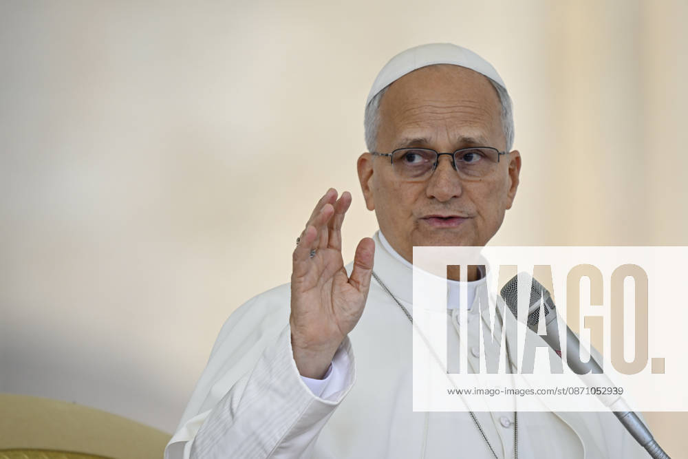 ITALY - REL - POPE LEO XIV PRESIDES OVER THE WEEKLY GENERAL AUDIENCE IN ST. PETER S SQUARE VATICAN CITY October 28, 2026 Italy, Rome, Vatican Italy, October 28, 2026: Pope Leo XIV during his weekly general audience in St Peter s Square at the Vatican. - NO BOOKS
