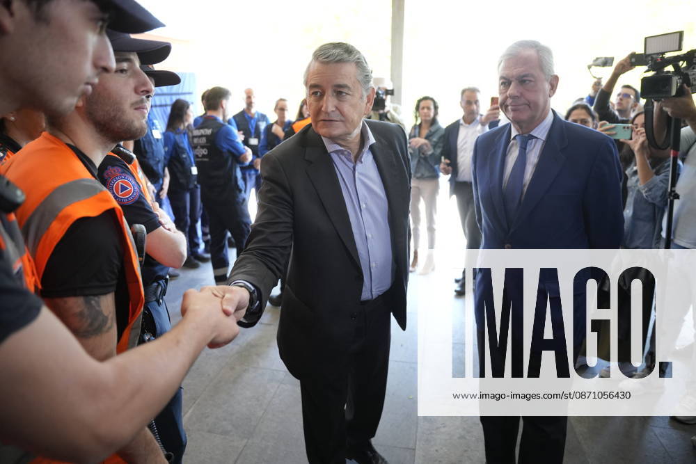 Madrid-Andalusia High-Speed Rail Service Suspended Due to the Urda Toledo Accident The First Vice President of the Regional Government and Minister of the Presidency, Health, and Emergencies, Antonio Sanz i, and the mayor of Seville, José Luis Sanz d, at Santa Justa Station following the train accident in Urda Toledo that forced the suspension of service on the Madrid-Andalusia high-speed line. October 28, 2026, in Seville, Andalusia, Spain. Initial indications regarding the train accident between Mora and Urda Toledo, which occurred shortly before 9:00 a.m. this Wednesday suggest that a Renfe AVE may have struck an Iryo train from behind, causing two cars of the Iryo train to derail. October 28, 2026, Joaquín, Seville, Andalusia, Spain. S