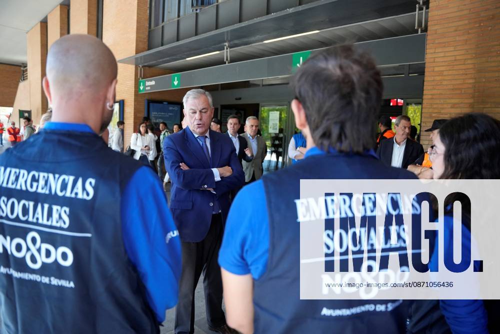 Madrid-Andalusia High-Speed Rail Line Suspended Due to the Urda Toledo Accident The mayor of Seville, José Luis Sanz at Santa Justa Station following the train accident in Urda Toledo that has forced the suspension of service on the Madrid-Andalusia high-speed line. October 28, 2026, in Seville, Andalusia, Spain. Initial reports of the train accident between Mora and Urda Toledo, which occurred shortly before 9:00 a.m. this Wednesday suggest that a Renfe AVE may have struck an Iryo train from behind, causing two cars of the Iryo train to derail. October 28, 2026, Joaquí, Seville, Andalusia, Spain Seville, Andalusia, Spain Spain