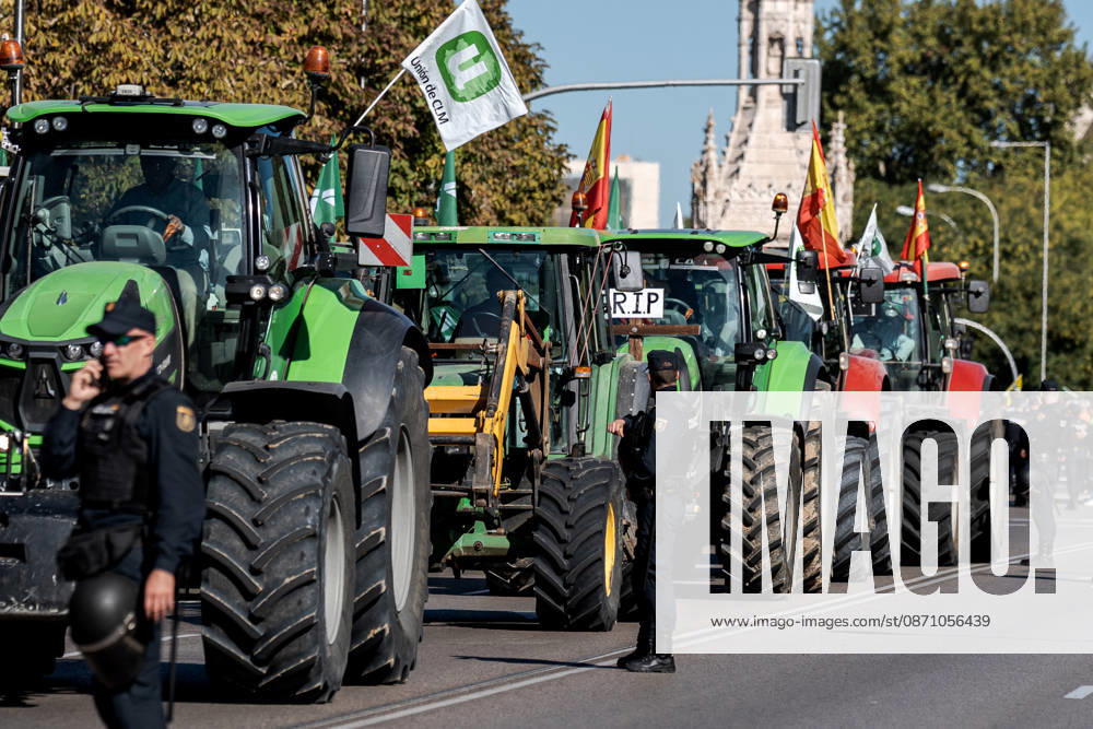 Spanish farmers take to Madrid s streets with tractors to demand better conditions for the agricultural sector. MADRID, SPAIN - OCTOBER 28: Tractors from across Spain fill the streets of Madrid as farmers and livestock breeders mobilize to demand fair prices, lower production costs, better working conditions, and stronger support for the agricultural sector in Madrid, Spain on October 28, 2026. Diego Radames Anadolu Madrid Spain. Editorial use only. Please get in touch for any other usage.