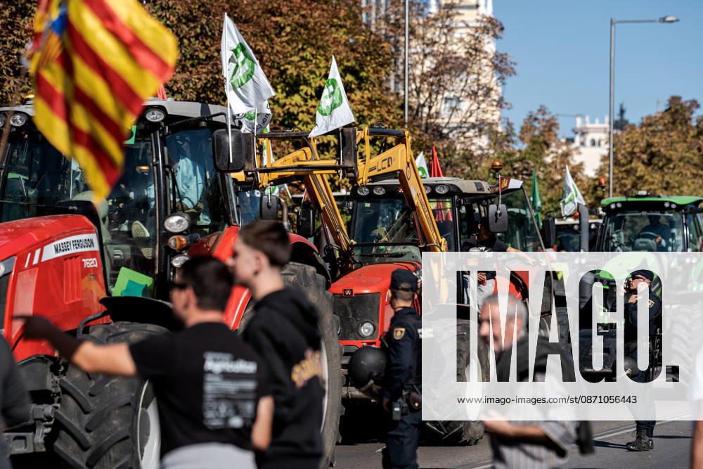 Spanish farmers take to Madrid s streets with tractors to demand better conditions for the agricultural sector. MADRID, SPAIN - OCTOBER 28: Tractors from across Spain fill the streets of Madrid as farmers and livestock breeders mobilize to demand fair prices, lower production costs, better working conditions, and stronger support for the agricultural sector in Madrid, Spain on October 28, 2026. Diego Radames Anadolu Madrid Spain. Editorial use only. Please get in touch for any other usage.
