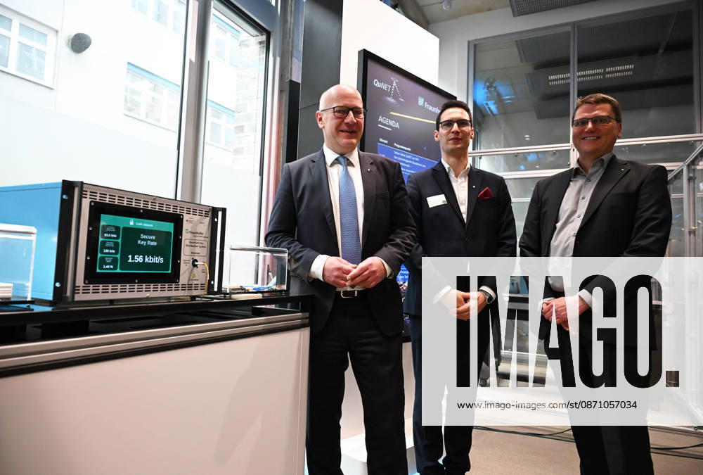 Quantum Communication Network Activated in Berlin BERLIN, GERMANY – OCTOBER 28: Berlin’s Governing Mayor Kai Wegner, FSO Team Leader Nino Walentar, and Head of the Institute Thomas Wiegand, participate in the activation of a cross-state quantum communication network connecting Bavaria, Thuringia and Berlin at the Fraunhofer Heinrich Hertz Institute (HHI) in Berlin, Germany, on October 28, 2026. The live demonstration marks the culmination of the seven-year QuNET research initiative, which develops highly secure communication systems based on quantum technologies. Volodymyr Sindieiev Anadolu Berlin Germany. Editorial use only. Please get in touch for any other usage.