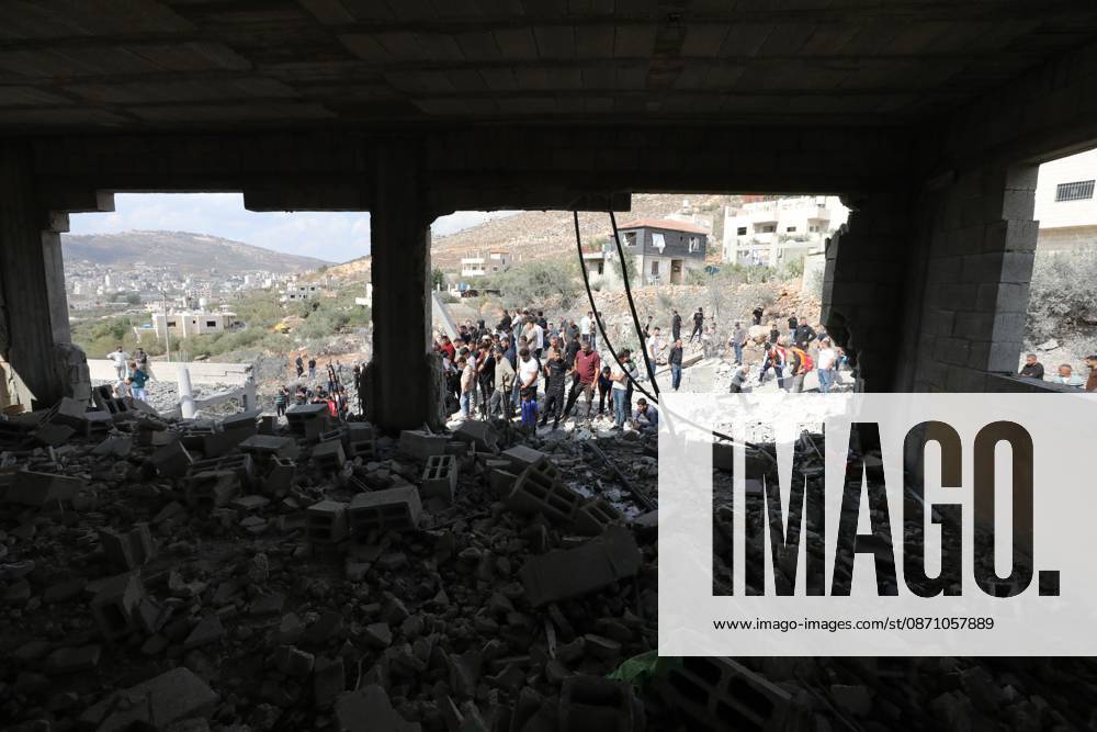 Ibrahim Daoud home aftermath inspection NABLUS, PALESTINE - OCTOBER 28, 2026: Palestinians inspect the aftermath of the destruction at the home of prisoner Ibrahim Daoud, following its demolition in Beita village , south of Nablus in the West Bank, on Oct 28,2026. Nablus Palestine, State of
