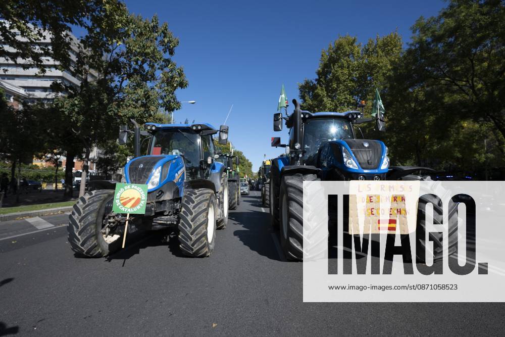 Tractors leaving the capital after the tractor protest was called off following the rail accident, in Madrid, Spain..Around 500 tractors, accompanied by thousands of farmers and livestock breeders from across Spain, organised by Asaja, COAG and Union de Uniones, have taken to the streets of Madrid to demand urgent measures to ensure the profitability of farms and the future of the countryside. Madrid Spain - ZUMAs197 20261028_aaa_s197_045