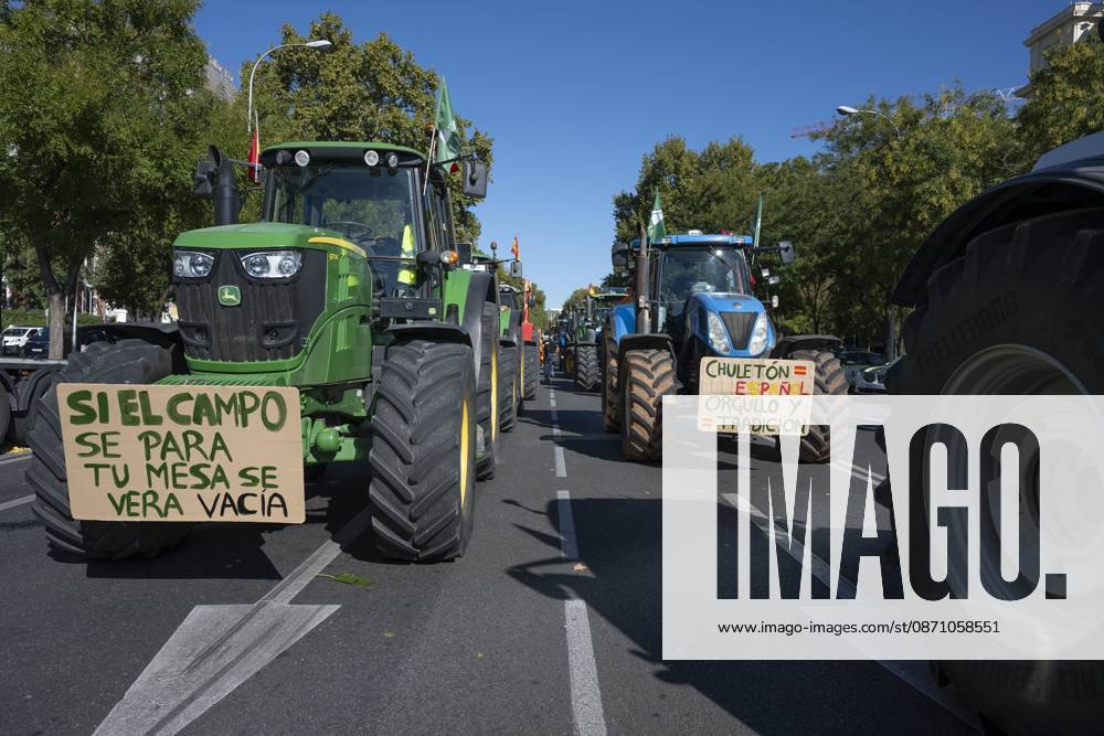 Tractors leaving the capital after the tractor protest was called off following the rail accident, in Madrid, Spain..Around 500 tractors, accompanied by thousands of farmers and livestock breeders from across Spain, organised by Asaja, COAG and Union de Uniones, have taken to the streets of Madrid to demand urgent measures to ensure the profitability of farms and the future of the countryside. Madrid Spain - ZUMAs197 20261028_aaa_s197_050