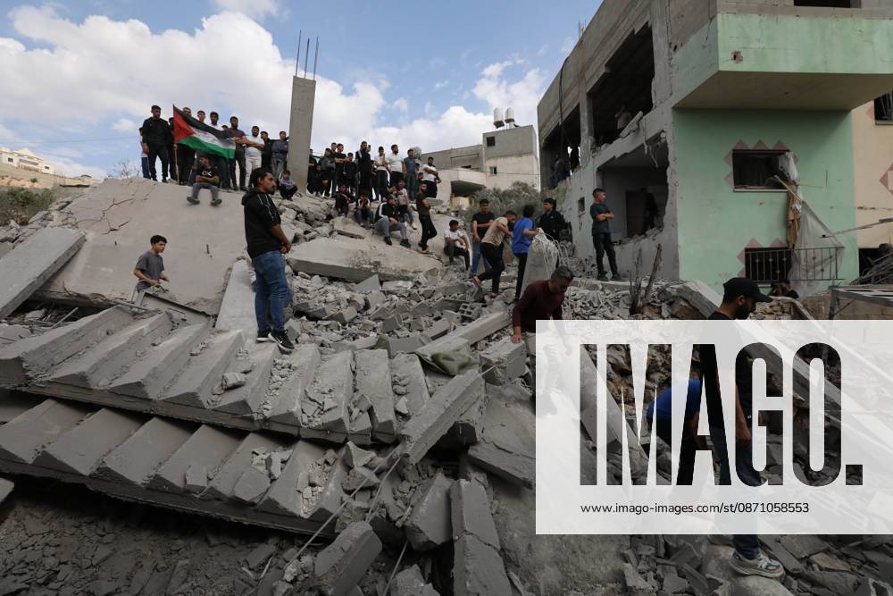 Nablus, Palestine, State of: NABLUS, PALESTINE - OCTOBER 28, 2026: Palestinians inspect the aftermath of the destruction at the home of prisoner Ibrahim Daoud, following its demolition in Beita village , south of Nablus in the West Bank, on Oct 28,2026. Nablus Palestine, State of - ZUMAq101 20261028_zna_q101_043