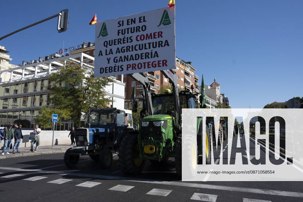 Tractors leaving the capital after the tractor protest was called off following the rail accident, in Madrid, Spain..Around 500 tractors, accompanied by thousands of farmers and livestock breeders from across Spain, organised by Asaja, COAG and Union de Uniones, have taken to the streets of Madrid to demand urgent measures to ensure the profitability of farms and the future of the countryside. Madrid Spain - ZUMAs197 20261028_aaa_s197_051