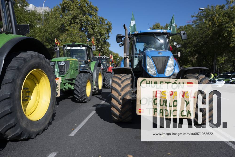 Tractors leaving the capital after the tractor protest was called off following the rail accident, in Madrid, Spain..Around 500 tractors, accompanied by thousands of farmers and livestock breeders from across Spain, organised by Asaja, COAG and Union de Uniones, have taken to the streets of Madrid to demand urgent measures to ensure the profitability of farms and the future of the countryside. Madrid Spain - ZUMAs197 20261028_aaa_s197_059