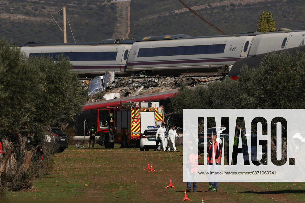 Two Trains Collide at Urda Station in Toledo Emergency responders are on the scene, October 28, 2026, in Urda, Toledo, Castilla-La Mancha, Spain. Two trains collided on the morning of Wednesday, October 28, at the station in the Toledo town of Urda. Firefighters from the Alcázar de San Juan and Orgaz stations, Civil Protection teams from several surrounding towns, three medical helicopters, and two ambulances. OCTOBER 28, 2026 Alejandro Martínez Vé Urda, Toledo, Castile-La Mancha Urda, Toledo, Castile-La Mancha, Spain