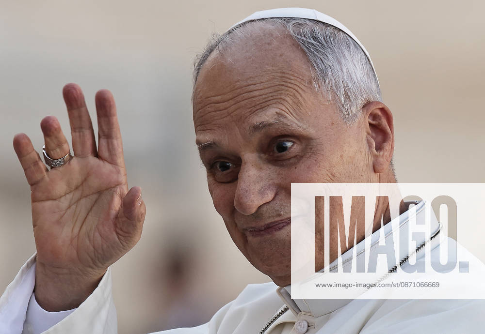 Vatican City - POPE LEO XIV during his weekly General audience in St. Peter s Square at the Vatican. EvandroInetti_via ZUMA Wire Vatican City State - ZUMAi15_ 20261028_zaf_i15_007
