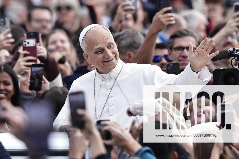 Vatican City - POPE LEO XIV during his weekly General audience in St. Peter s Square at the Vatican. EvandroInetti_via ZUMA Wire Vatican City State - ZUMAi15_ 20261028_zaf_i15_035