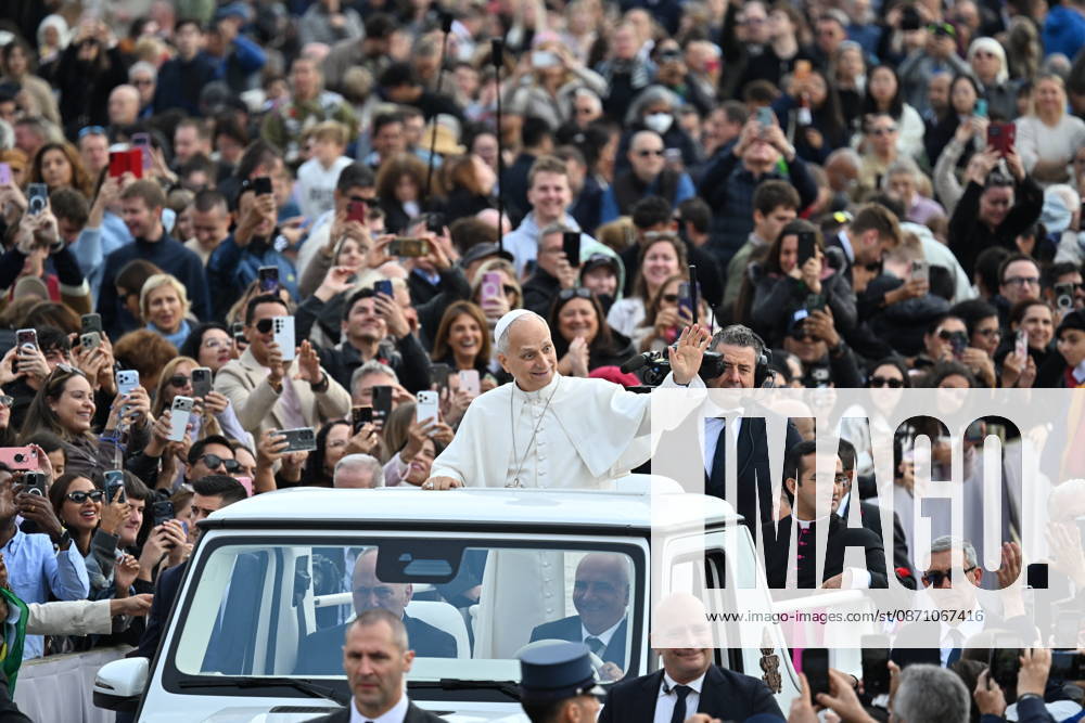 Pope Leo XIV Holds Wednesday General Audience - Vatican Pope Leo XIV during his weekly general audience in St. Peter s Square at the Vatican on October 28, 2026. Photo by Alessia Giuliani Catholipressphoto IPA ABACAPRESS.COM Vatican Vatican (or Holy See)