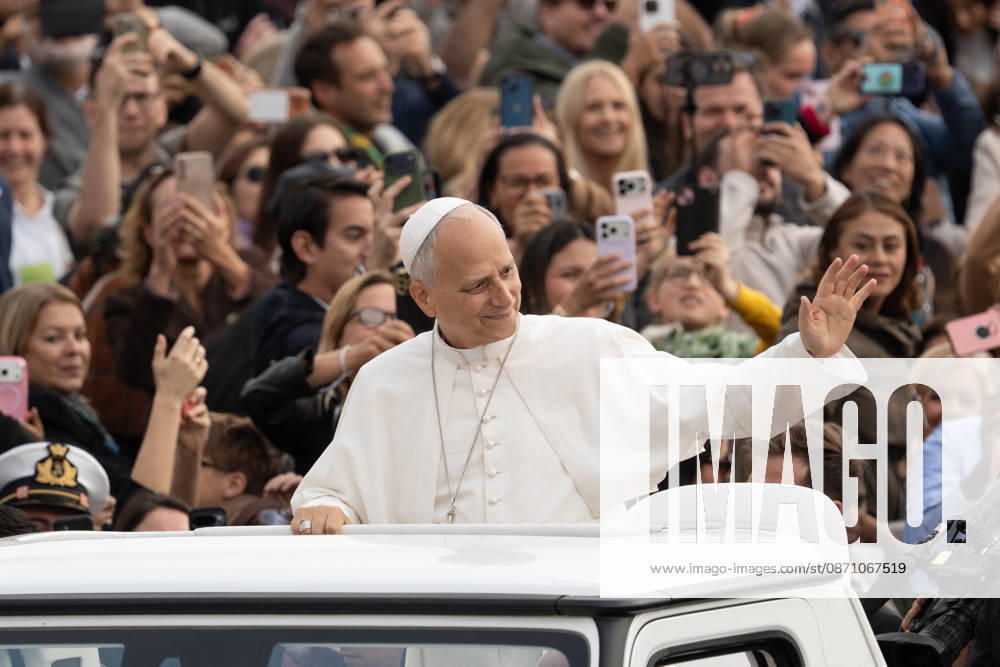 Pope Leo XIV Holds Wednesday General Audience at St. Peter s Square Pope Leo XIV VATICAN CITY - October 28, 2026 Pope Leo XIV addresses the faithful gathered in St. Peter s Square during the weekly Wednesday General Audience at the Vatican. Thousands of pilgrims from around the world attended the event to receive the Pontiff’s blessing and catechesis. Photo by Andrea Bracaglia ABACAPRESS.COM Vatican City Vatican City