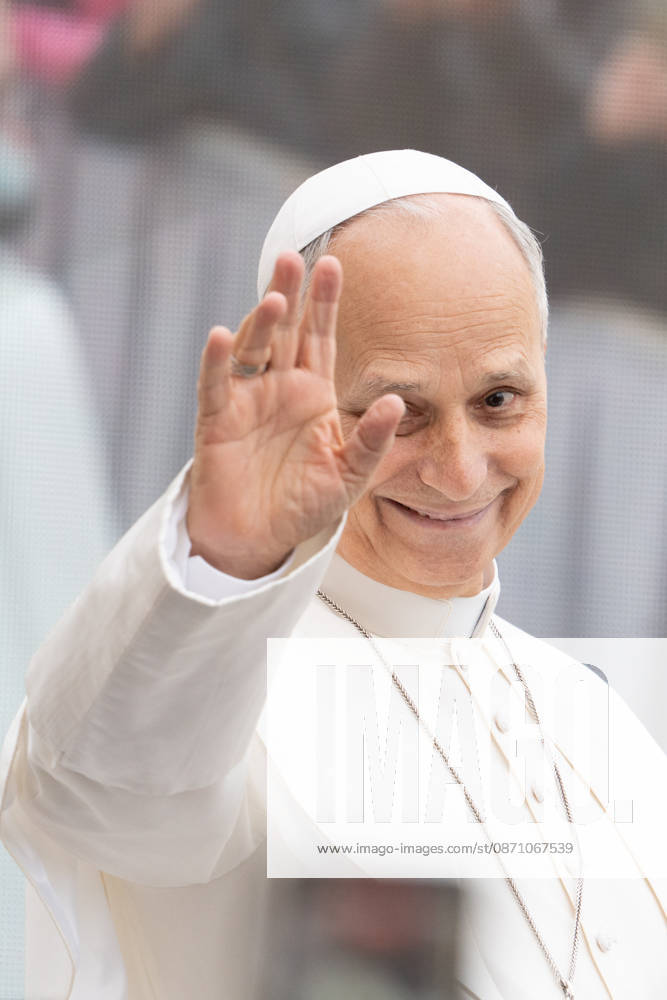 Pope Leo XIV Holds Wednesday General Audience at St. Peter s Square Pope Leo XIV VATICAN CITY - October 28, 2026 Pope Leo XIV addresses the faithful gathered in St. Peter s Square during the weekly Wednesday General Audience at the Vatican. Thousands of pilgrims from around the world attended the event to receive the Pontiff’s blessing and catechesis. Photo by Andrea Bracaglia ABACAPRESS.COM Vatican City Vatican City