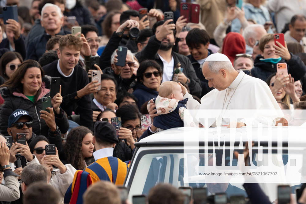 Pope Leo XIV Holds Wednesday General Audience at St. Peter s Square Pope Leo XIV VATICAN CITY - October 28, 2026 Pope Leo XIV addresses the faithful gathered in St. Peter s Square during the weekly Wednesday General Audience at the Vatican. Thousands of pilgrims from around the world attended the event to receive the Pontiff’s blessing and catechesis. Photo by Andrea Bracaglia ABACAPRESS.COM Vatican City Vatican City