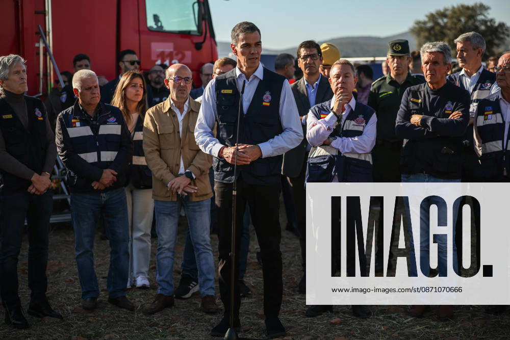 Sánchez Travels to the Forward Command Post Set Up Following the Train Accident in Urda, Toledo Prime Minister Pedro Sánchez addresses the media from the Forward Command Post on October 28, 2026, in Urda, Toledo, Castilla-La Mancha, Spain. Sánchez travels to the site of the collision between a Renfe AVE and an Iryo train to support the work of emergency response teams and express his solidarity with those affected and their families, as well as to meet with the emergency response teams. OCTOBER 28, 2026 Alejandro Martínez Vé Urda, Toledo, Castile-La Mancha Urda, Toledo, Castile-La Mancha, Spain