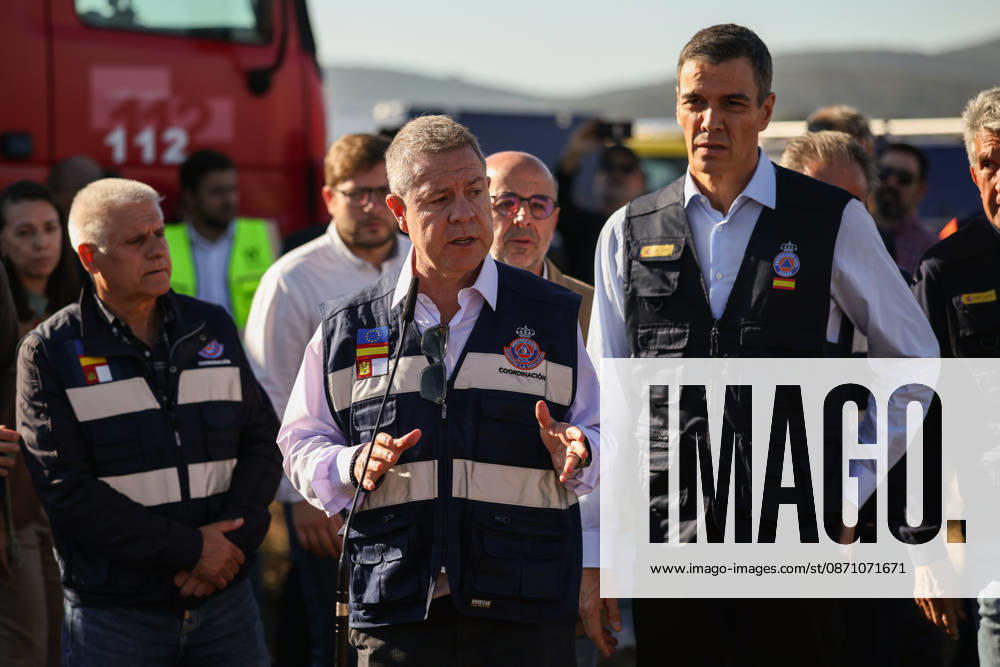 Sánchez visits the Forward Command Post set up following the train accident in Urda, Toledo. The president of Castilla-La Mancha, Emiliano García Page, speaks to the media alongside Prime Minister Pedro Sánchez from the Forward Command Post, on October 28, 2026, in Urda, Toledo, Castilla-La Mancha, Spain. Sánchez travels to the site of the collision between a Renfe AVE and an Iryo train to support the work of emergency response teams and express his solidarity with those affected and their families, as well as to meet with the emergency response teams. OCTOBER 28, 2026 Alejandro Martínez Vé Urda, Toledo, Castilla-La Mancha Urda, Toledo, Castilla-La Mancha, Spain