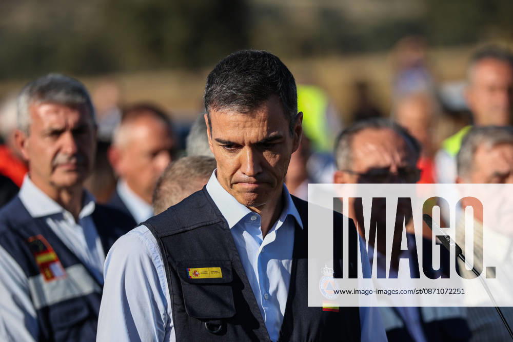Sánchez travels to the Forward Command Post set up following the train accident in Urda, Toledo. The president of Castilla-La Mancha, Emiliano García Page, speaks to the media from the Forward Command Post on October 28, 2026, in Urda, Toledo, Castilla-La Mancha, Spain. Sánchez travels to the site of the collision between a Renfe AVE and an Iryo train to support the work of emergency response teams and express his solidarity with those affected and their families, as well as to meet with the emergency response teams. OCTOBER 28, 2026 Alejandro Martínez Vé Urda, Toledo, Castilla-La Mancha Urda, Toledo, Castilla-La Mancha, Spain