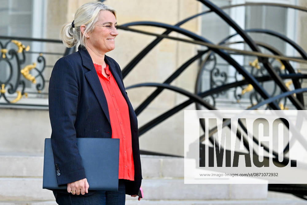 Stéphanie Rist, Minister of Health, Families, Independence, and People with Disabilities, leaving the weekly cabinet meeting at the Élysée Presidential Palace in Paris, France, on October 28, 2026 Christian Liewig Bestimage French ministers leaving the weekly cabinet meeting at the Élysée Presidential Palace in Paris, France, on October 28, 2026 Paris, France