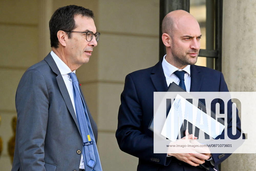 Jean Pierre Farandou, Minister of Labor and Solidarity, and Jean Noël Barrot, Minister of Europe and Foreign Affairs, as they exited the weekly cabinet meeting at the Élysée Presidential Palace in Paris, France, on October 28, 2026. Christian Liewig Bestimage. French ministers leaving the weekly cabinet meeting at the Élysée Presidential Palace in Paris, France, on October 28, 2026. Paris, France
