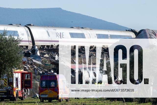 At least 68 people have died and dozens more were injured after two high-speed passenger trains collided near Urda station in the province of Toledo on Wednesday morning, regional authorities confirmed. The catastrophe occurred at approximately 08:53 AM when a state-owned Renfe AVE train struck the rear of a stationary train operated by private carrier Iryo. More than 500 passengers were on board both convoys, which were traveling along the Madrid-Andalusia high-speed corridor. Spanish Transport Minister Oscar Puente stated that the collision followed a safety system failure, after which an inexplicable order was issued from the control center allowing the AVE to proceed despite a red signal. Prim - ZUMAd308 20261028_zsp_d308_001