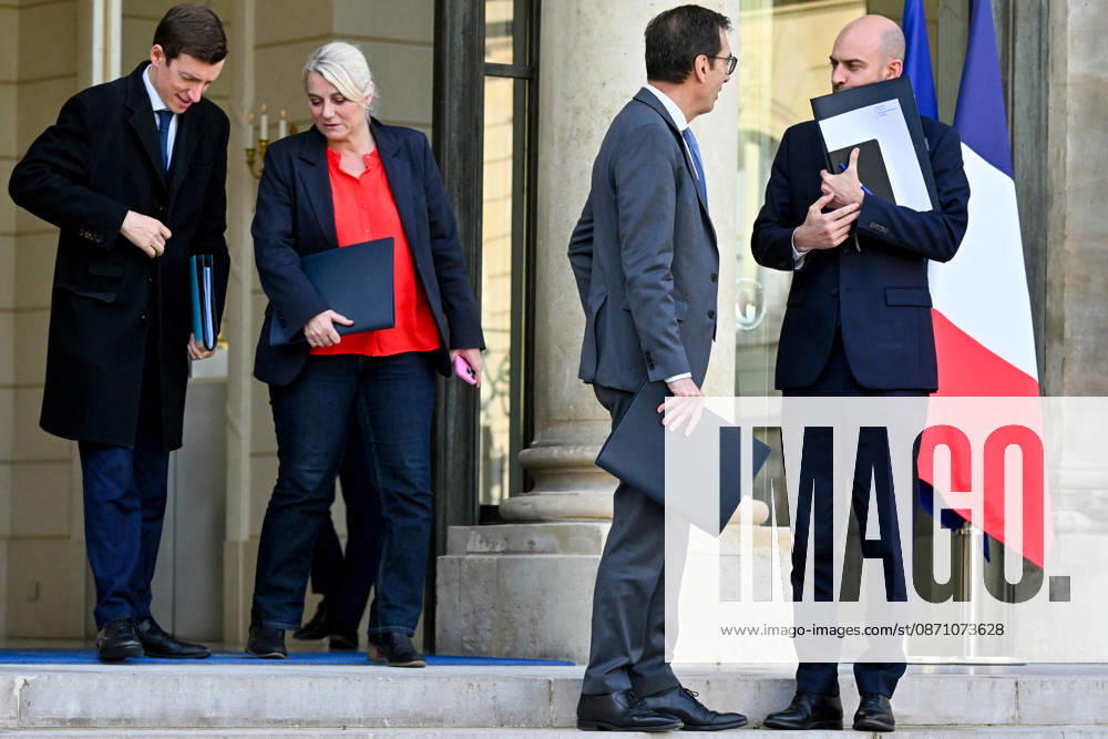 Édouard Geffray, Minister of National Education; Stéphanie Rist, Minister of Health, Families, Autonomy, and People with Disabilities; Jean Pierre Farandou, Minister of Labor and Solidarity, and Jean Noël Barrot, Minister of Europe and Foreign Affairs, as they leave the weekly cabinet meeting at the Élysée Presidential Palace in Paris, France, on October 28, 2026 Christian Liewig Bestimage French ministers leaving the weekly cabinet meeting at the Élysée Presidential Palace in Paris, France, on October 28, 2026 Paris France