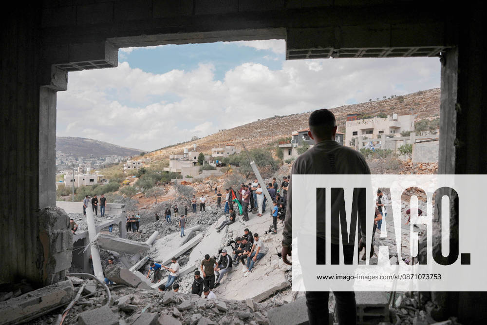 Israeli forces demolish homes of two Palestinian prisoners in the West Bank NABLUS, PALESTINE, WEST BANK - OCTOBER 28: Local Palestinians inspect the destruction after Israeli forces demolished homes during a military raid in Beita town, south of Nablus in the West Bank, Palestine on October 28, 2026. During the raid, Israeli forces detonated the home of Palestinian prisoner Ibrahim Dawood with explosives and demolished the residence of Zakariya Dawood using a bulldozer. Issam Rimawi Anadolu Nablus West Bank. Editorial use only. Please get in touch for any other usage.