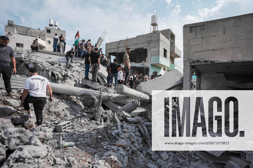 Israeli forces demolish homes of two Palestinian prisoners in the West Bank NABLUS, PALESTINE, WEST BANK - OCTOBER 28: Local Palestinians inspect the destruction after Israeli forces demolished homes during a military raid in Beita town, south of Nablus in the West Bank, Palestine on October 28, 2026. During the raid, Israeli forces detonated the home of Palestinian prisoner Ibrahim Dawood with explosives and demolished the residence of Zakariya Dawood using a bulldozer. Issam Rimawi Anadolu Nablus West Bank. Editorial use only. Please get in touch for any other usage.