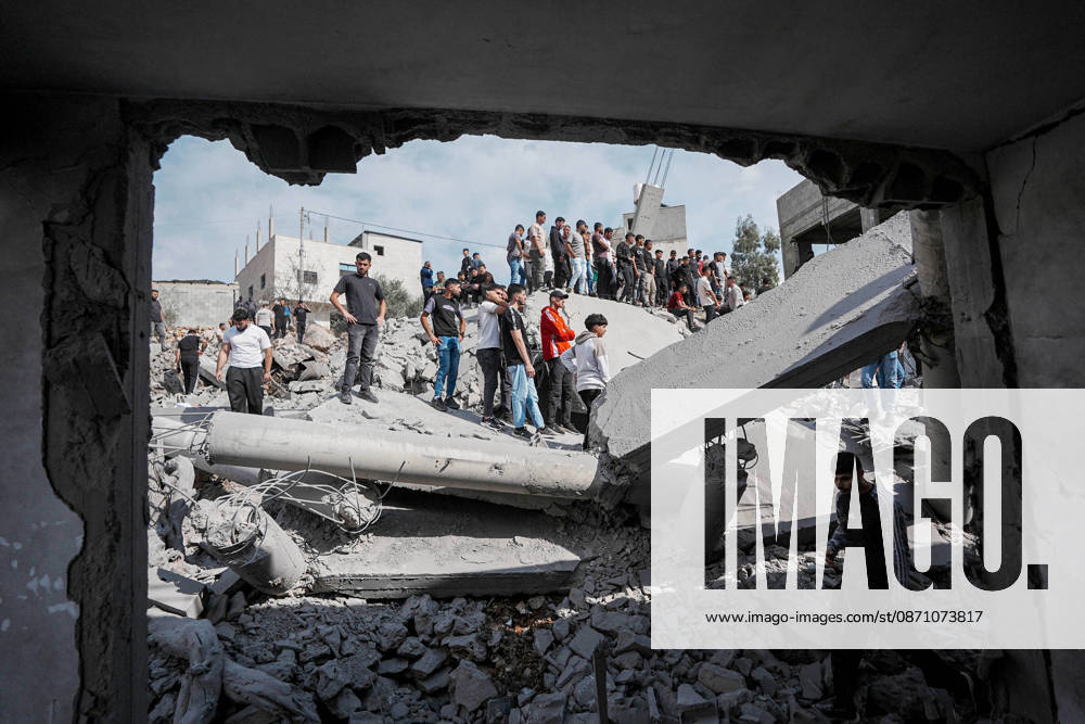 Israeli forces demolish homes of two Palestinian prisoners in the West Bank NABLUS, PALESTINE, WEST BANK - OCTOBER 28: Local Palestinians inspect the destruction after Israeli forces demolished homes during a military raid in Beita town, south of Nablus in the West Bank, Palestine on October 28, 2026. During the raid, Israeli forces detonated the home of Palestinian prisoner Ibrahim Dawood with explosives and demolished the residence of Zakariya Dawood using a bulldozer. Issam Rimawi Anadolu Nablus West Bank. Editorial use only. Please get in touch for any other usage.