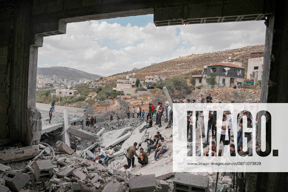 Israeli forces demolish homes of two Palestinian prisoners in the West Bank NABLUS, PALESTINE, WEST BANK - OCTOBER 28: Local Palestinians inspect the destruction after Israeli forces demolished homes during a military raid in Beita town, south of Nablus in the West Bank, Palestine on October 28, 2026. During the raid, Israeli forces detonated the home of Palestinian prisoner Ibrahim Dawood with explosives and demolished the residence of Zakariya Dawood using a bulldozer. Issam Rimawi Anadolu Nablus West Bank. Editorial use only. Please get in touch for any other usage.